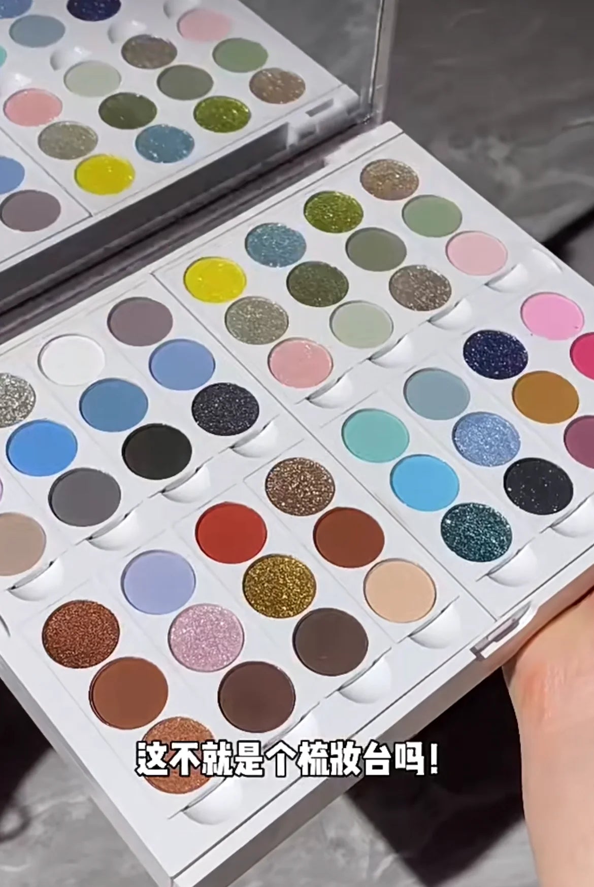 Palette de Maquillage 63 Couleurs — Fards à Paupières Nacrés et Mattes, Blush, Palette Amovible, Set Complet de Maquillage