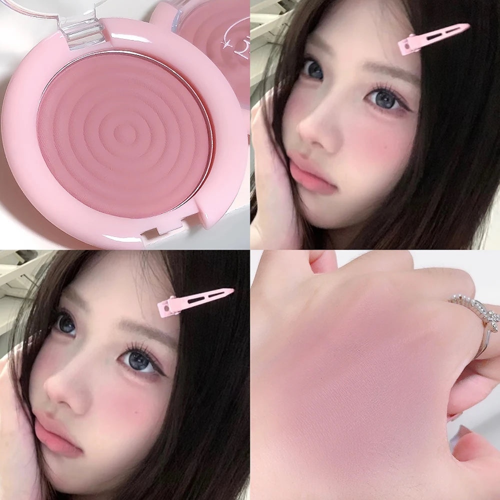 Palette de blush poudre– Fini mat, faible saturation, teintes gris-rose – Couleur modulable, illumine le teint, effet highlight, maquillage naturel