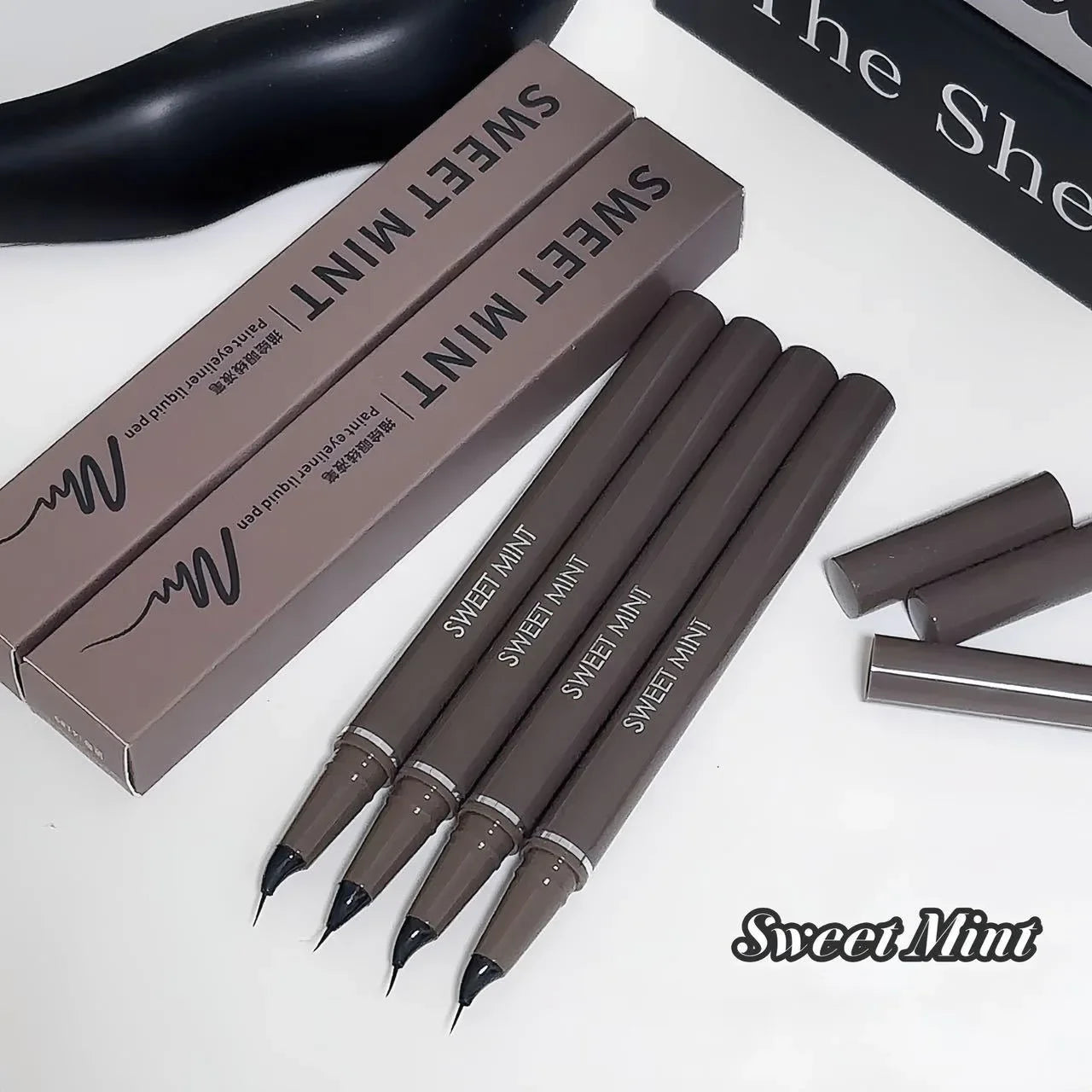 Eyeliner Liquide Courbé — séchage rapide, ultra-fin, facile à tracer, crayon noir et brun pour cils inférieurs, effet “lying silkworm”, maquillage des yeux