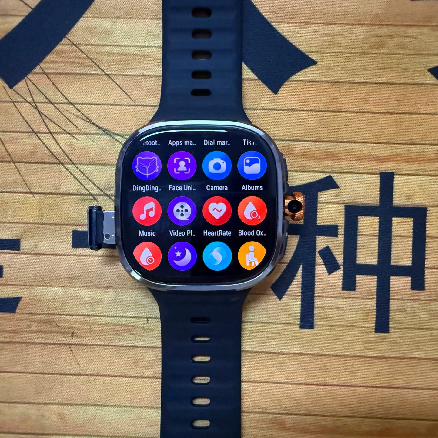 M99 Smartwatch 5G avec écran Amoled de 2.4 pouces 900W caméra rotative WIFI GPS Position boussole NFC Bluetooth montre intelligente hommes femmes