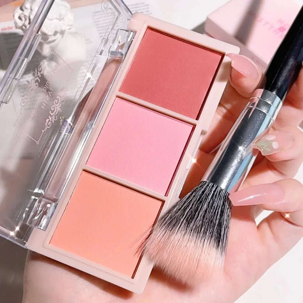 Blush Trois Couleurs — Rendu Naturel, Poudre Délicate Sans Chute, Fini Mat, Tenue Longue, Teinte Violet pour un Maquillage Frais et Éclatant