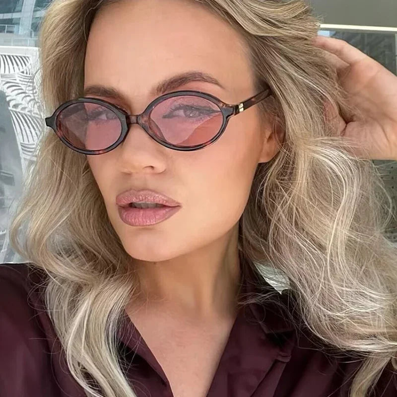 « Lunettes de Soleil Femme – Ovales Noires, Rétro UV400 »