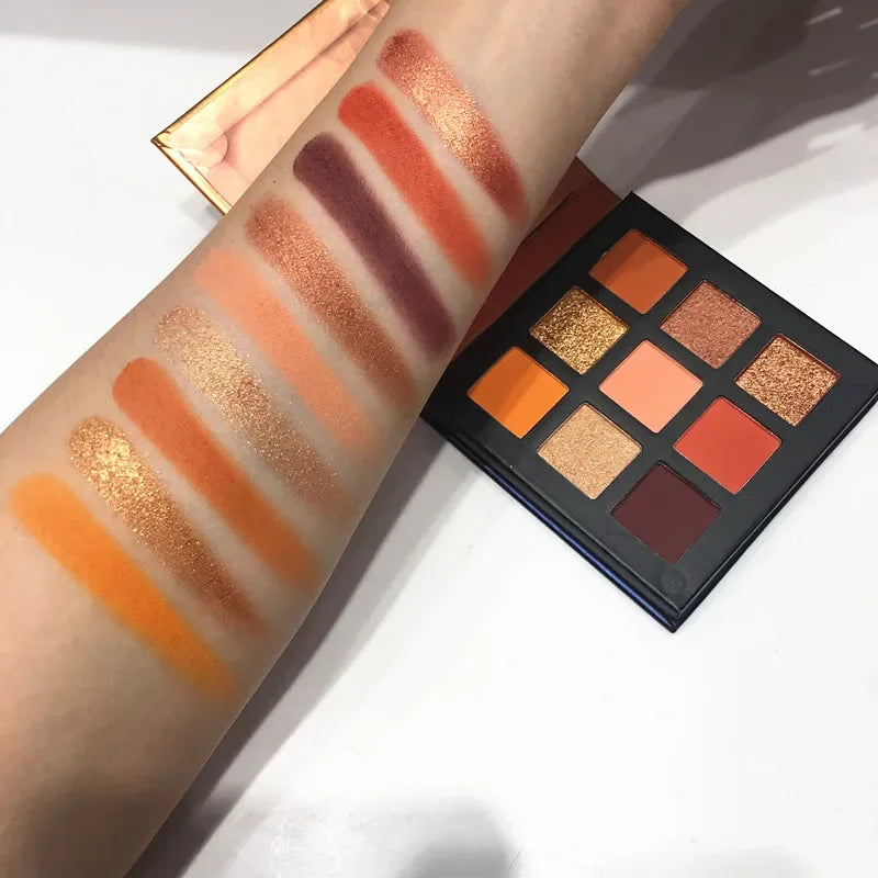 Palette de fards à paupières 9 couleurs nacrées, mates et longue tenue, waterproof
