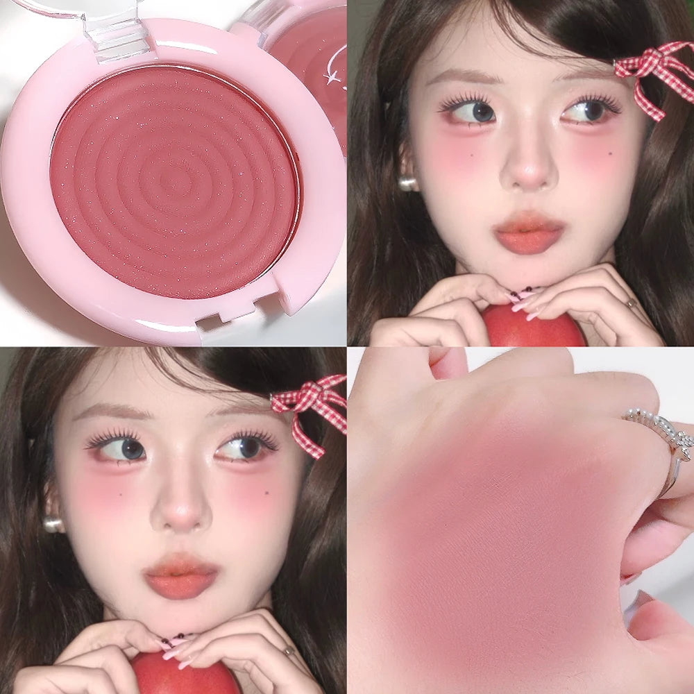 Palette de blush poudre– Fini mat, faible saturation, teintes gris-rose – Couleur modulable, illumine le teint, effet highlight, maquillage naturel