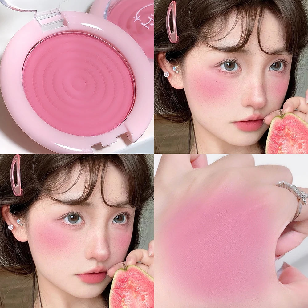 Palette de blush poudre– Fini mat, faible saturation, teintes gris-rose – Couleur modulable, illumine le teint, effet highlight, maquillage naturel