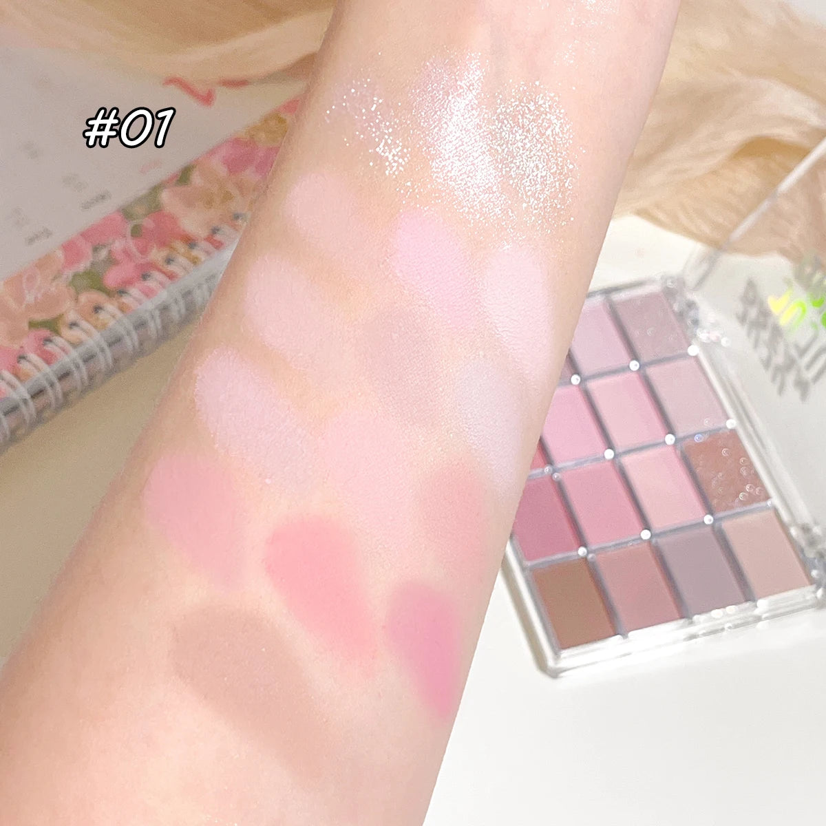 Palette fards à paupières 16 couleurs, mats et scintillants, tons nude terre, texture soyeuse et facile à estomper, style coréen naturel