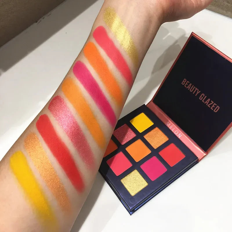Palette de fards à paupières 9 couleurs nacrées, mates et longue tenue, waterproof