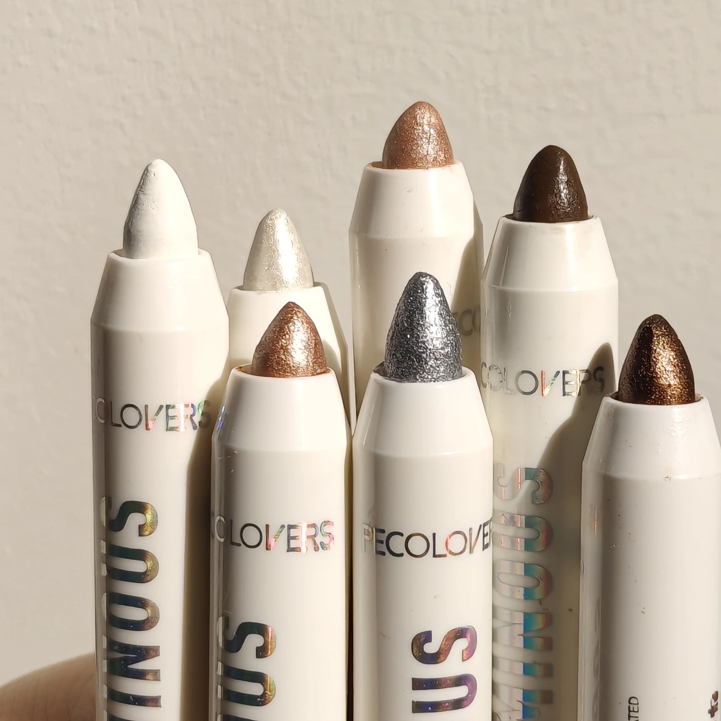 1 crayon fard à paupières gris, marron et blanc, longue tenue, nacré et pailleté, monochrome, illuminateur