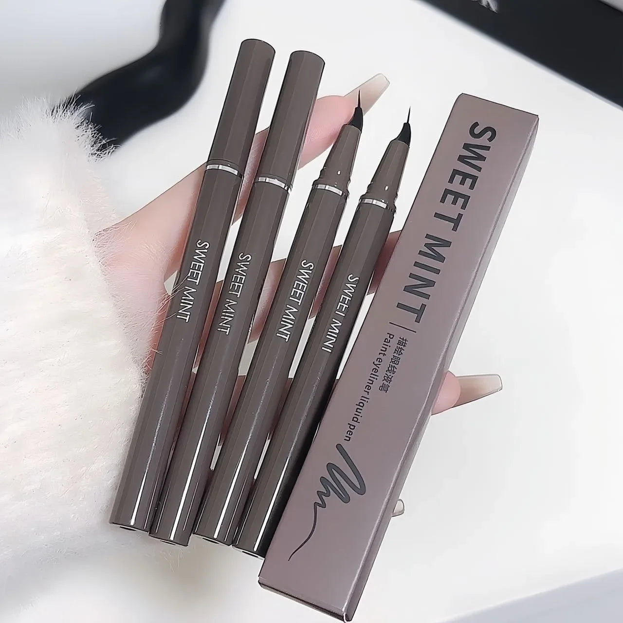 Eyeliner Liquide Séchage Rapide – Pointe Courbée, Facile à Dessiner, Crayon Paupière Inférieure Fin, Lisse, Étanche, Cosmétiques