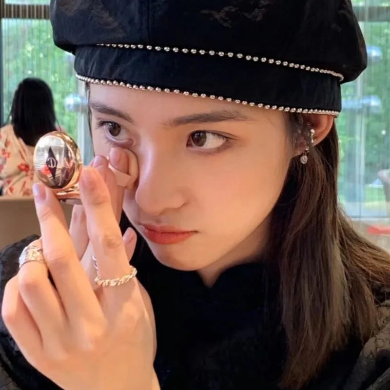 Poudre compacte mini – effet mat, longue tenue, contrôle de l’huile, waterproof, portable