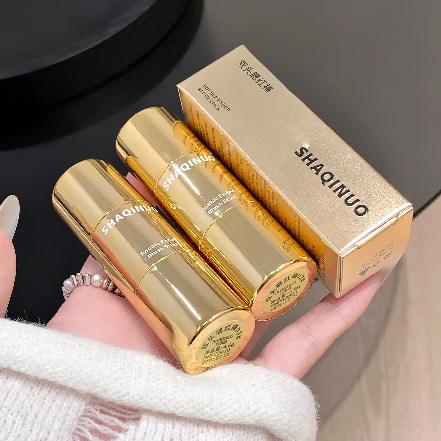 Blush Stick Velours Mat — Texture Lisse, Longue Tenue, Teinte Brune, Idéal Automne/Hiver, Effet Maquillage Naturel, Facile à Appliquer