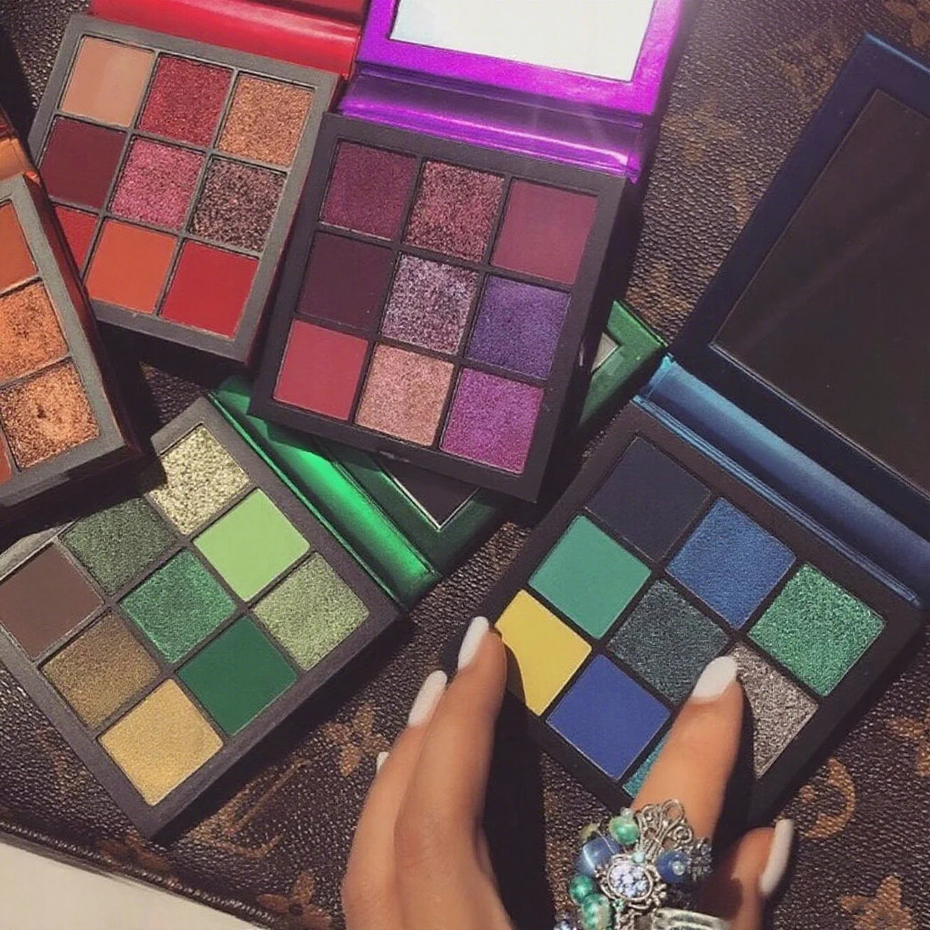 **« Palette fards à paupières 9 couleurs – Diamant, améthyste, rubis, or, mat et pailleté »**