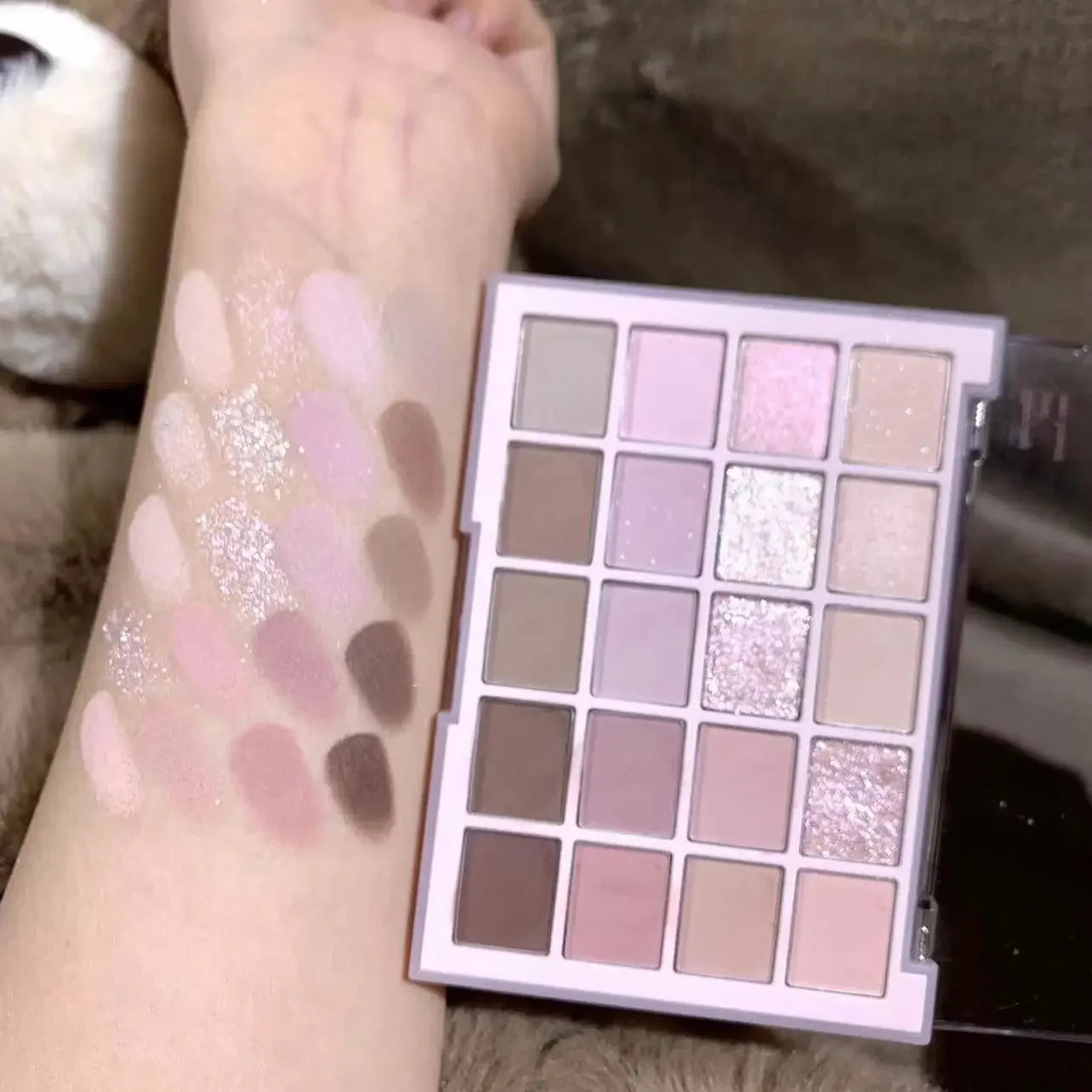 Palette fards à paupières 20 couleurs – Faible saturation, violet, mat et nacré, longue tenue, waterproof et pailleté