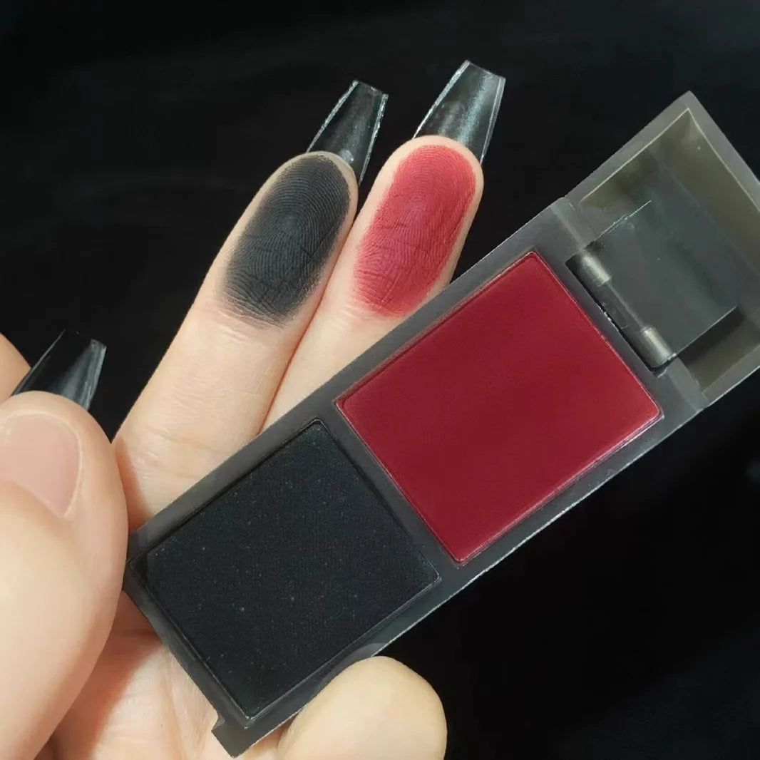 **« Palette fards à paupières 2 couleurs – Mat, rouge et noir, effet smoky »**