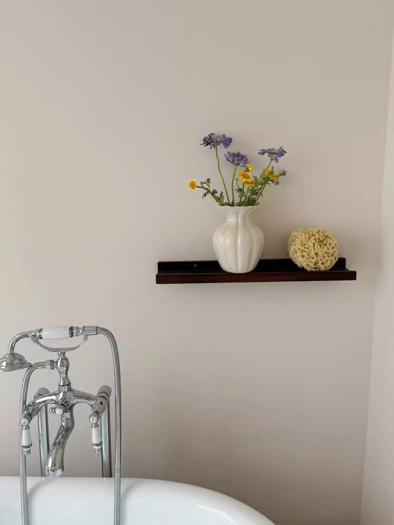 Luxury French Cream Ceramic Vase – Elegant Flower Holder for Home Decor