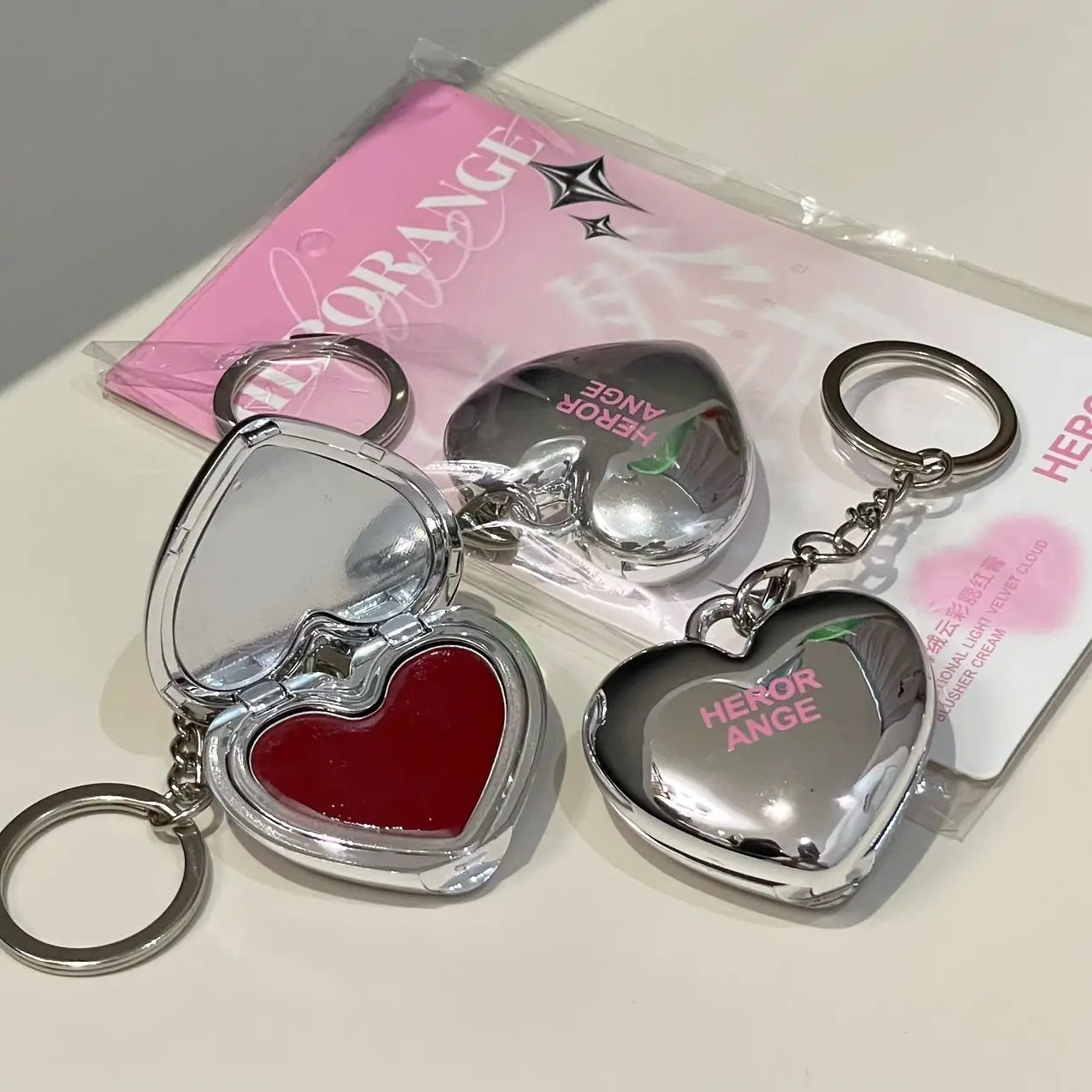 Fard à Joues Crème Brillante — Teinte Rose Naturelle pour Joues et Lèvres, Hydratant, Illuminateur Non Gras, Formule en Pâte en Forme de Cœur