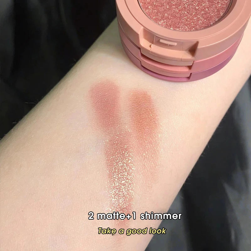 Ombre à paupières tricolore, mate, pour un maquillage des yeux multicouches