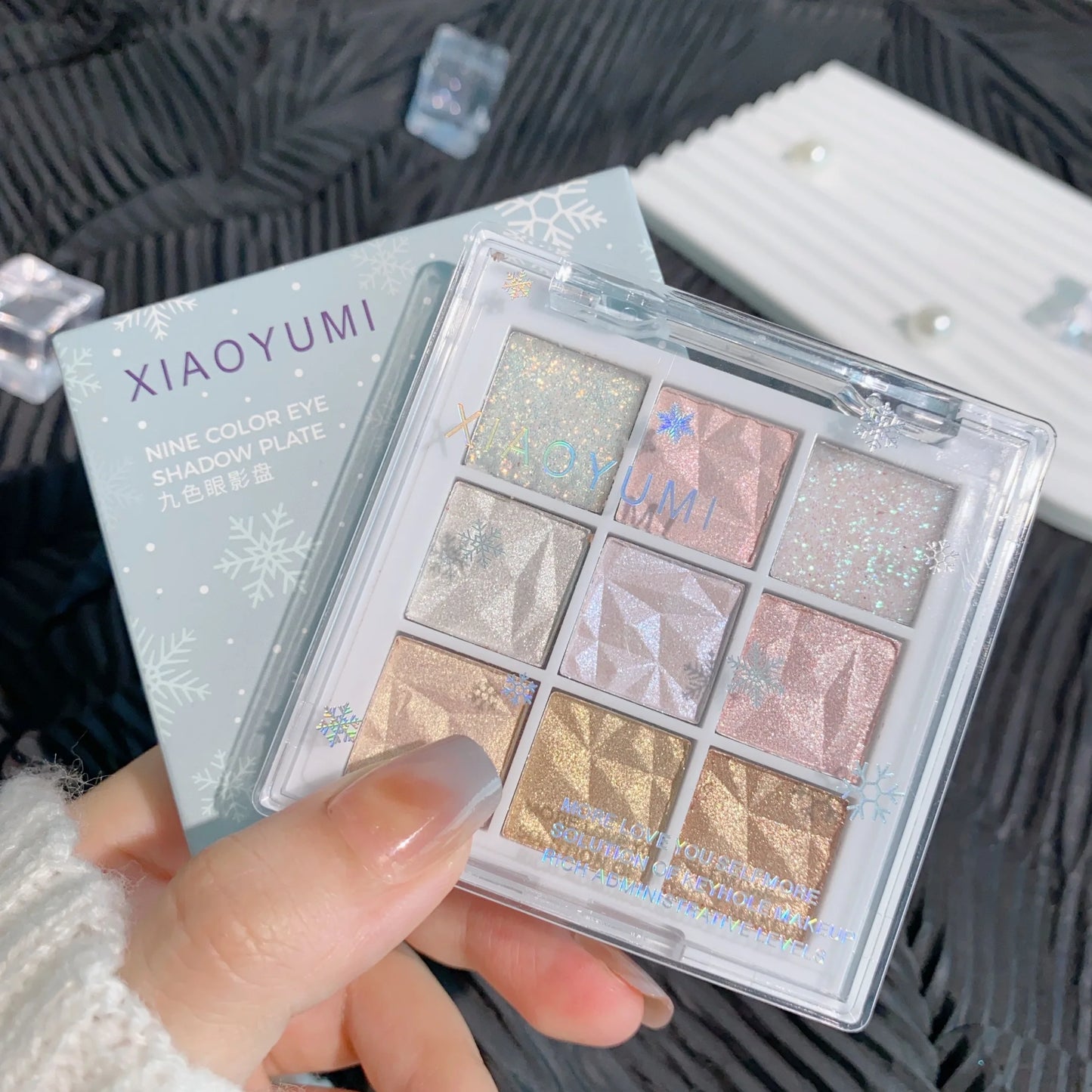 Palette fards à paupières 9 couleurs, paillettes fines et nacrées, longue tenue, highlighter yeux