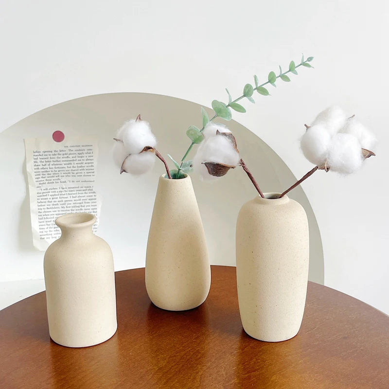 Modern Nordic Ceramic Vase – Minimalist White Flower Vase for Home & Office Decor