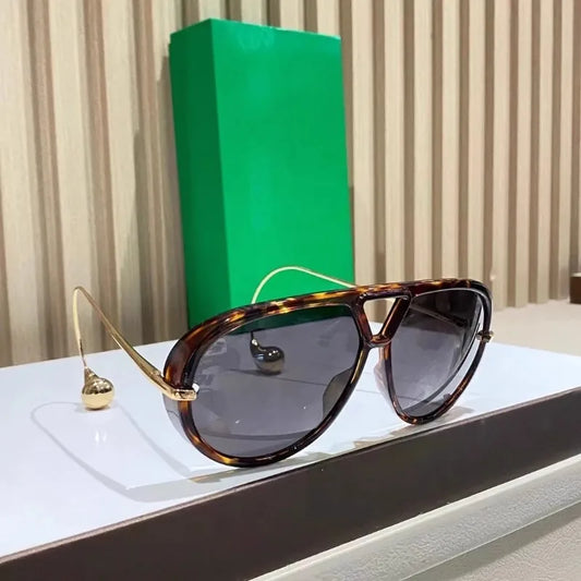 « Lunettes de soleil 2025 – Oversize, Luxe & Double Pont UV400 »