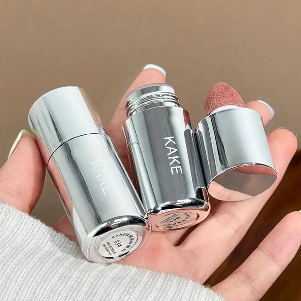 Blush liquide-poudre 2 en 1 – Pour joues et lèvres, application avec embout éponge – Teinte naturelle, faible saturation, finition matte