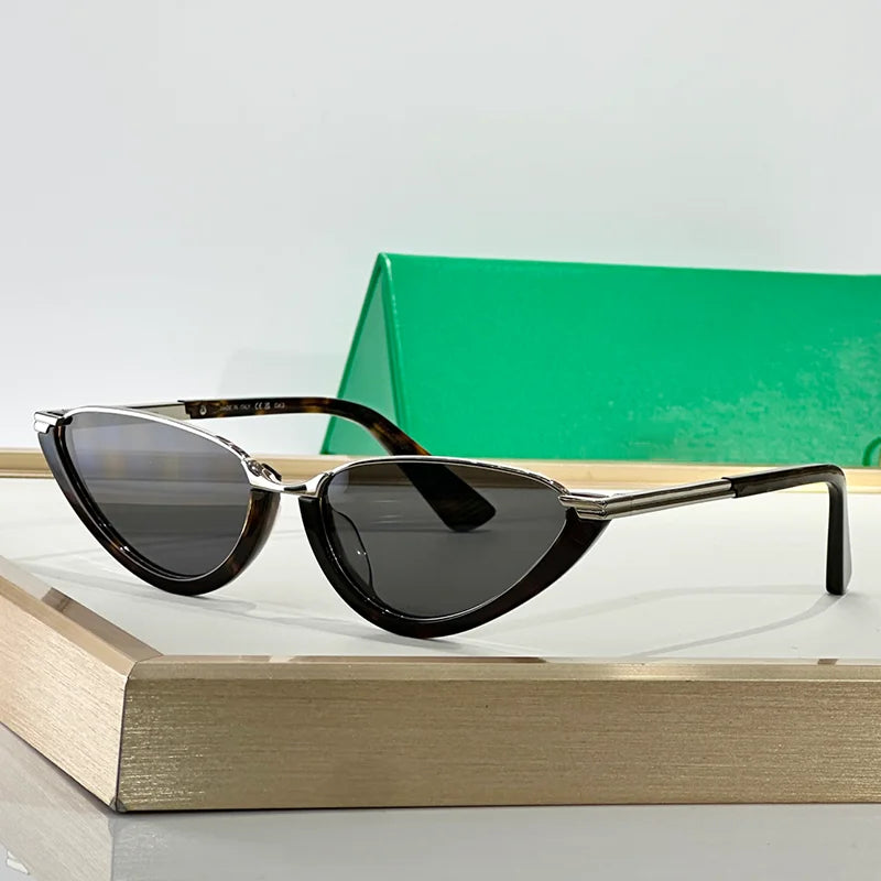 « Lunettes de soleil Femme – Cat Eye Noir & Or, Luxe 2025 »