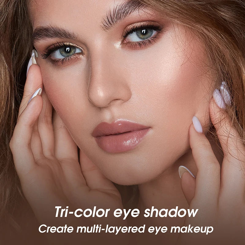 Ombre à paupières tricolore, mate, pour un maquillage des yeux multicouches