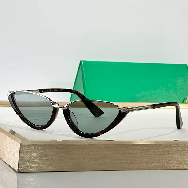 « Lunettes de soleil Femme – Cat Eye Noir & Or, Luxe 2025 »