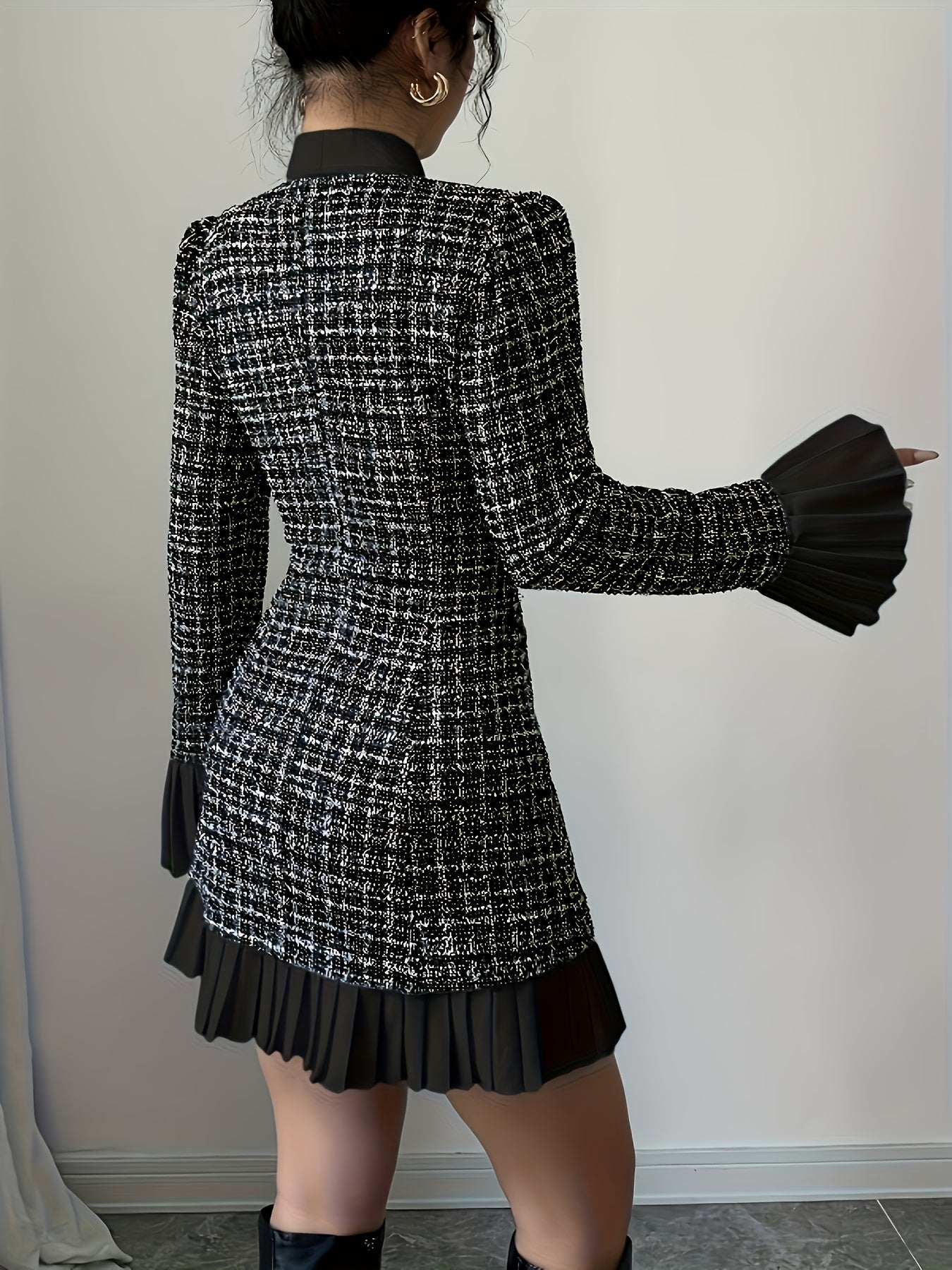 Robe courte élégante à carreaux pour femme – Col lavallière avec nœud, manches à volants, style chic et raffin