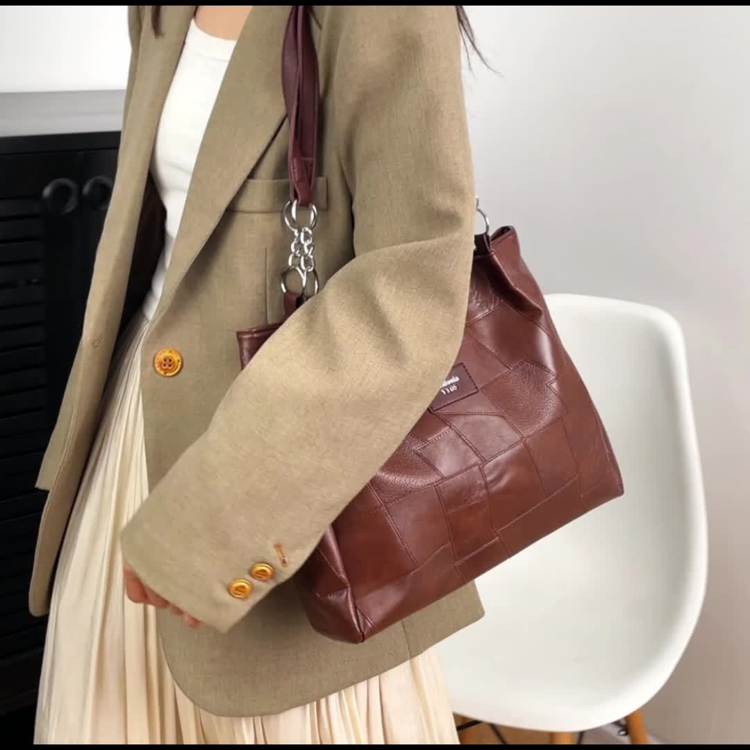 Sac Cabas Femme Élégant – Grande Capacité, Cuir Synthétique Léger, Sac à Main avec Bandoulière Fixe et Fermeture Éclair, Cuir Synthétique à Motif Quadrillé, Idéal pour Travail, Voyage et Déplacements Quotidiens