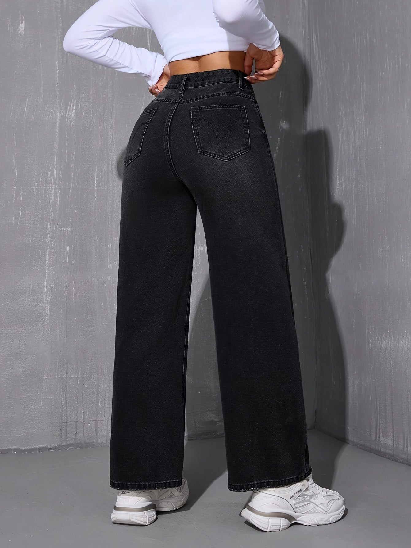 Jean femme décontracté à jambes larges - Noir, sans stretch, détails brodés, longueur longue, idéal pour le printemps/automne, tenue décontractée | Jean décontracté à jambes larges | Tissu non extensible