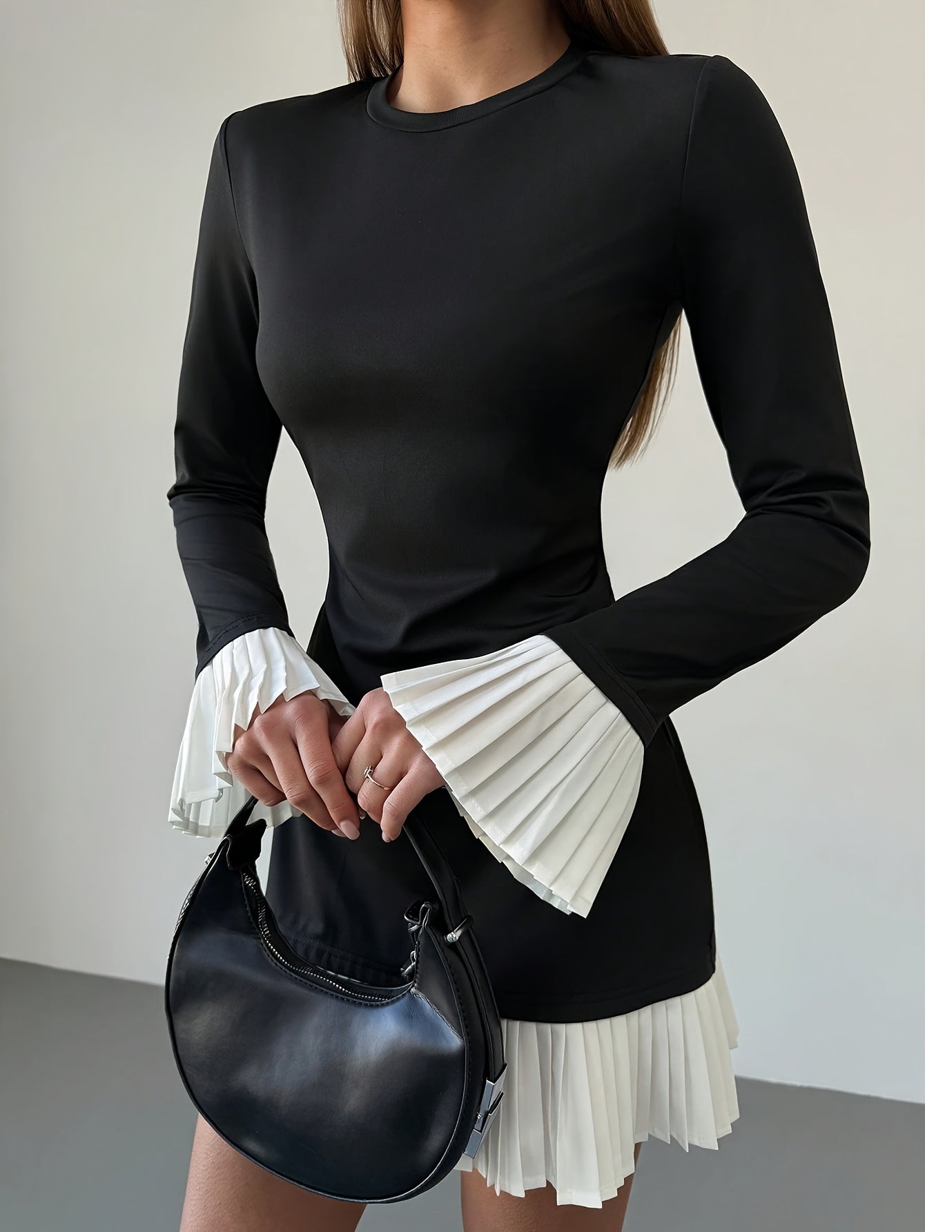 Robe élégante femme – manches longues, coupe A-line, col rond, ourlet contrasté noir et blanc, détails plissés, automne, tenue décontractée à formelle, idéale pour goûters et soirées, tenue de soirée sophistiquée