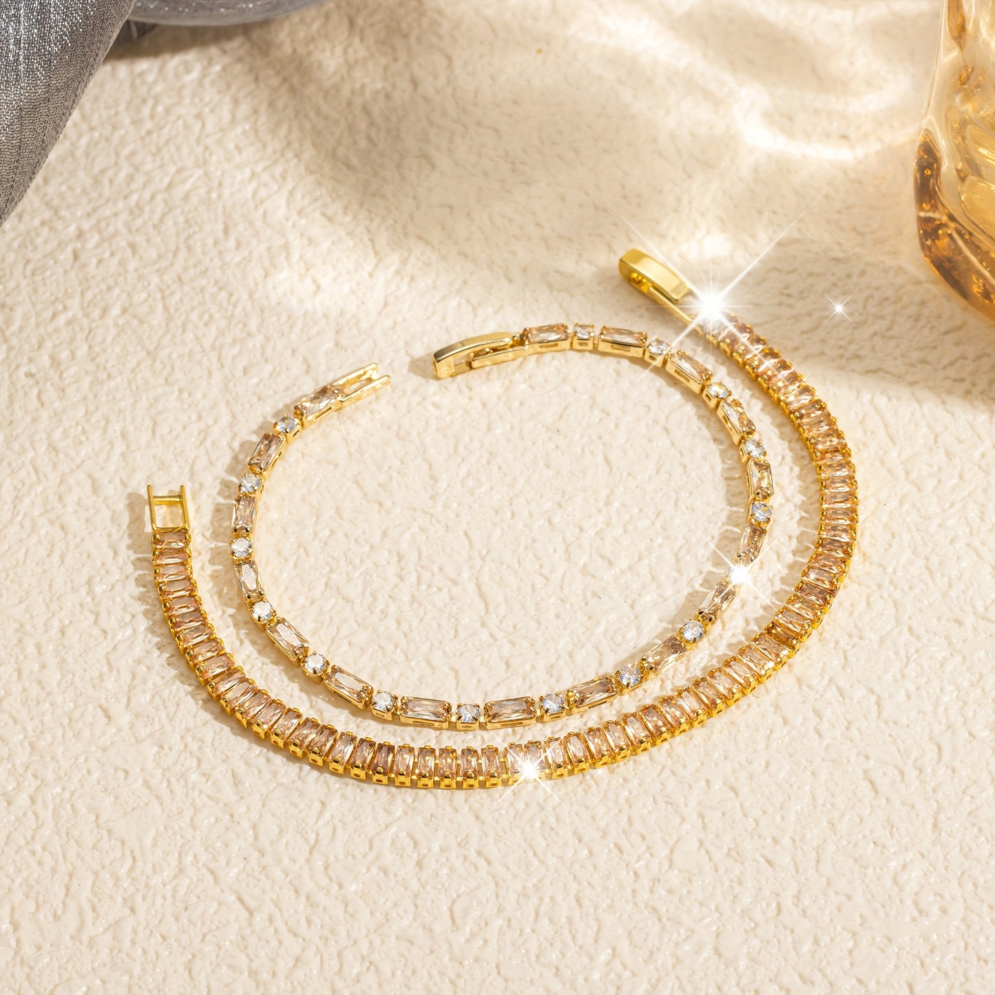 Lot de 2 Bracelets Tennis Femme – Style Élégant et Sexy, Alliage de Cuivre Plaqué Or 18K, Hypoallergénique et Anti-Oxydation, Design Unisexe, Zirconium Synthétique Rectangulaire 3A Effet Champagne, Bijoux Raffinés