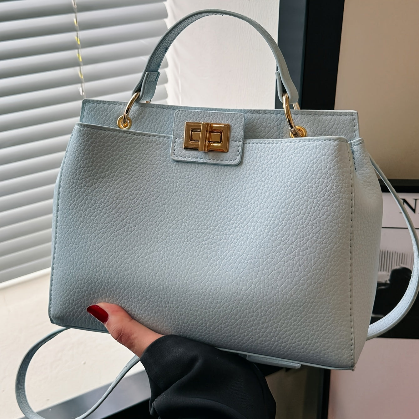 Sac bandoulière convertible bleu clair pour femme – Hardware doré, bandoulière détachable, fermeture pression, polyvalent pour quotidien, travail et voyages