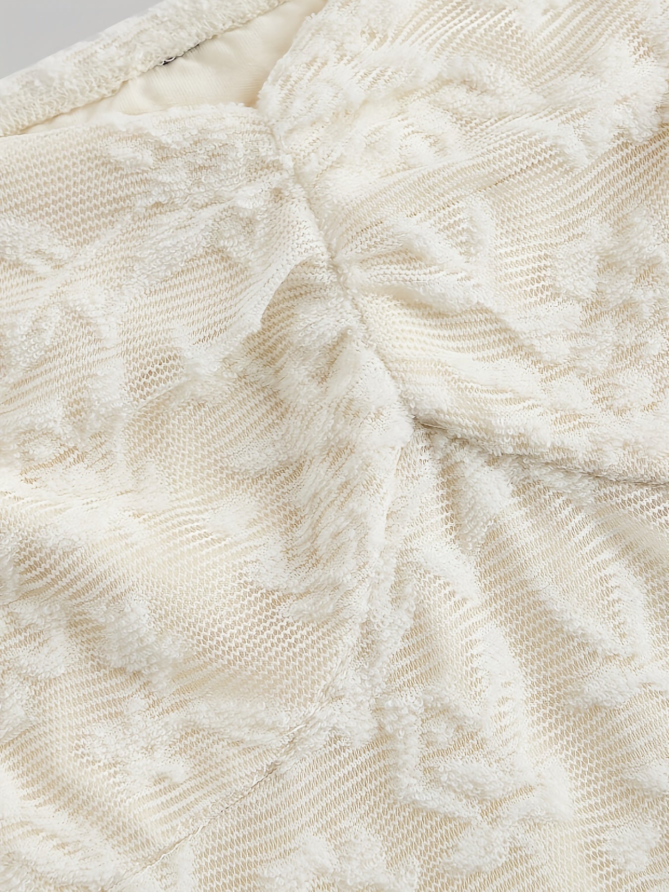 Robe courte tricotée style gothique à manches évasées