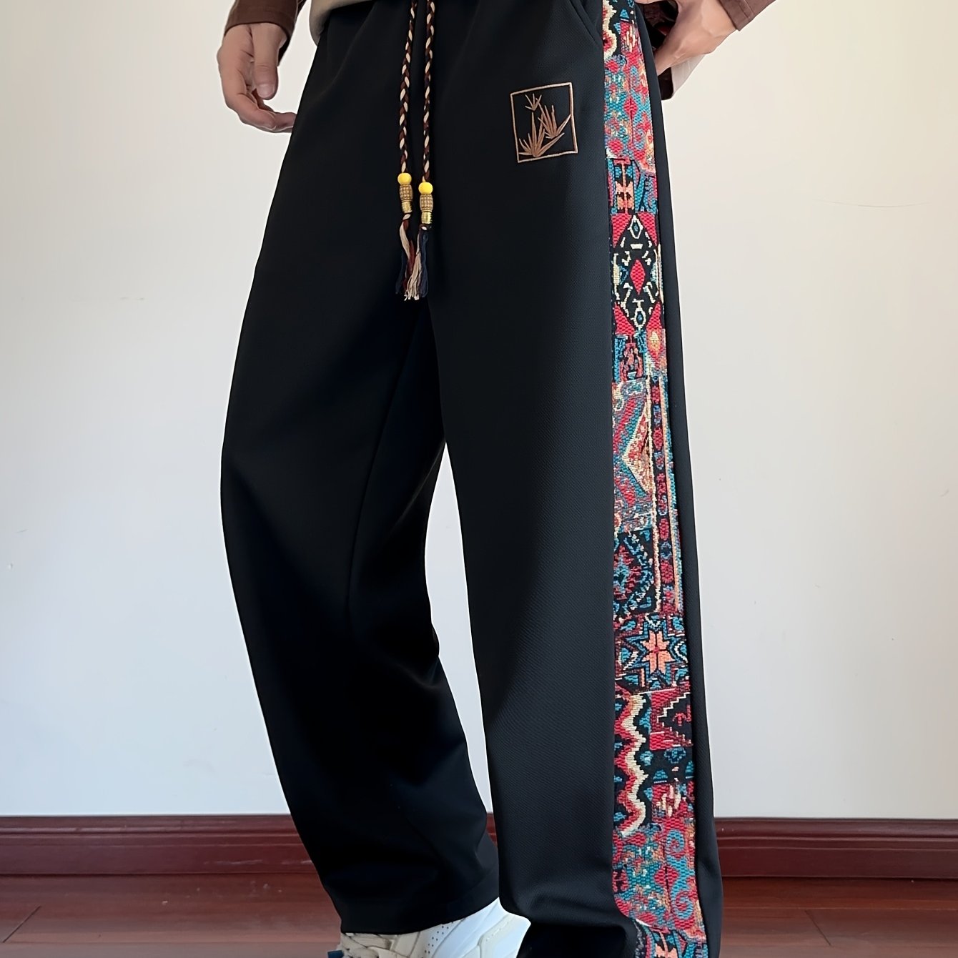 Joggers à motif tribal pour homme – taille élastique à cordon, coupe ample jambe droite, motif multicolore (rouge/bleu/vert/orange/jaune), tissu non extensible, lavable à la main, style ethnique décontracté automne/hiver