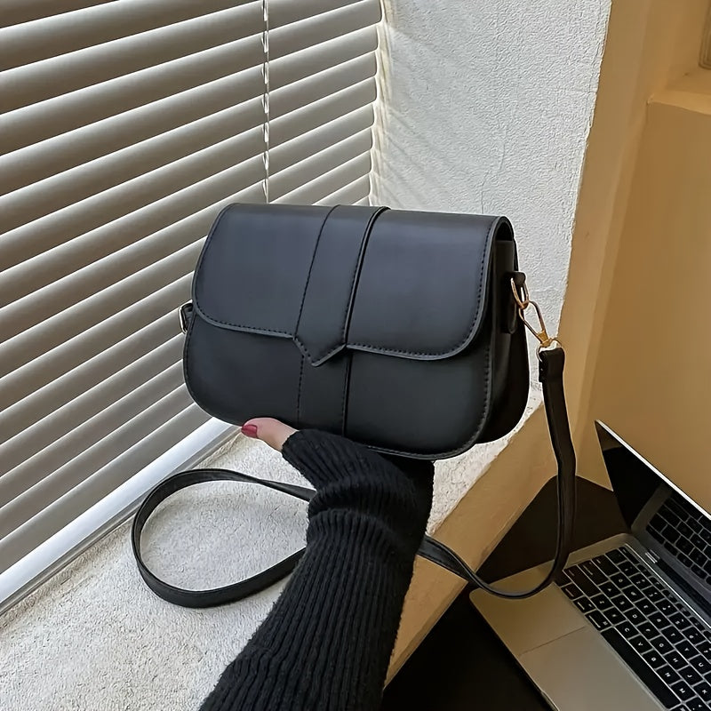 Sac bandoulière femme noir – simili cuir, lanière réglable, rabat avec boucle