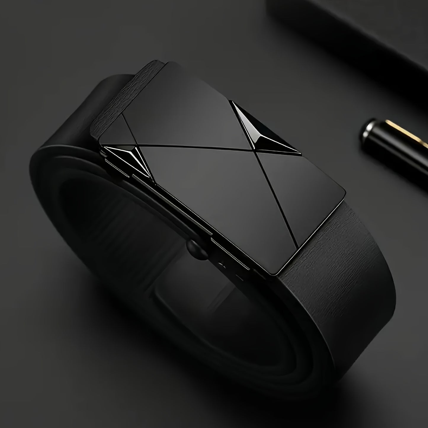 Ceinture Homme à Boucle Automatique – 1 ou 2 pcs, Motif Géométrique Noir et Doré, Style Formel et Décontracté, Cuir Synthétique, Fermeture Simple, Parfaite pour Mariage, Soirée et Usage Quotidien, Accessoire Luxe Minimaliste