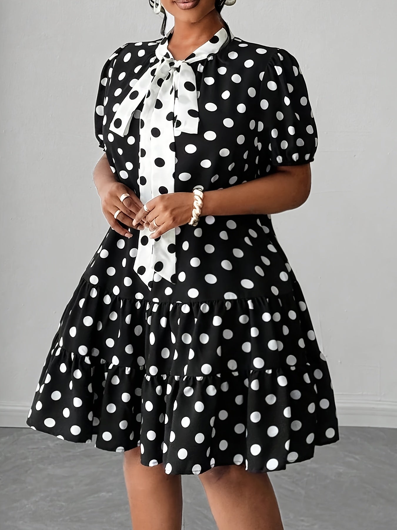 Robe A-Ligne Grande Taille – Pois Noir et Blanc, Jupe Évasée, Taille Ceinturée, Tissu Non Extensible, Idéale Bureau, Soirées et Mariages