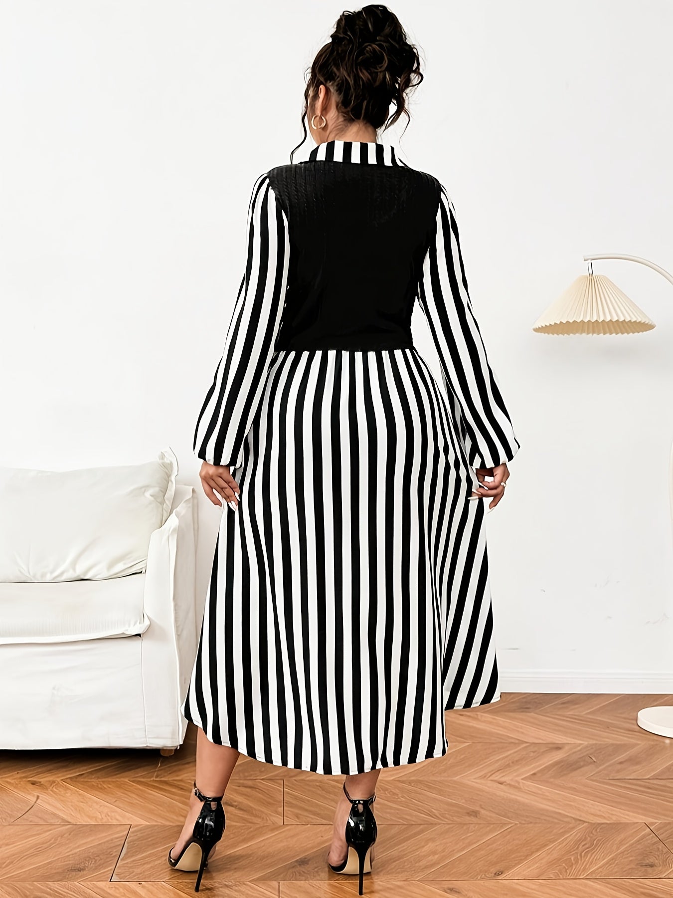 Robe Longue Grande Taille Élégante – Rayures Verticales Noir et Blanc, Manches Longues, Col Boutonné, Jupe A-Ligne Flowy, Tissu Non Extensible