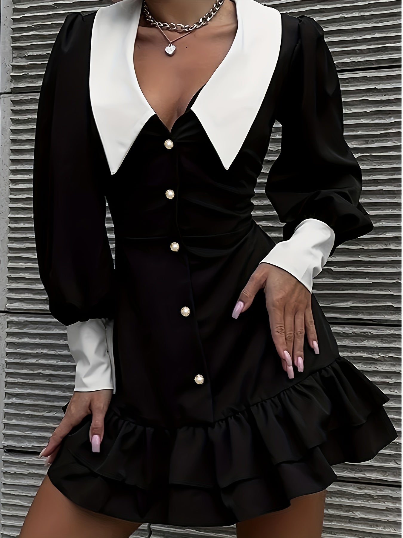Robe élégante femme noire et blanche – Mini-robe contrastée à manches longues