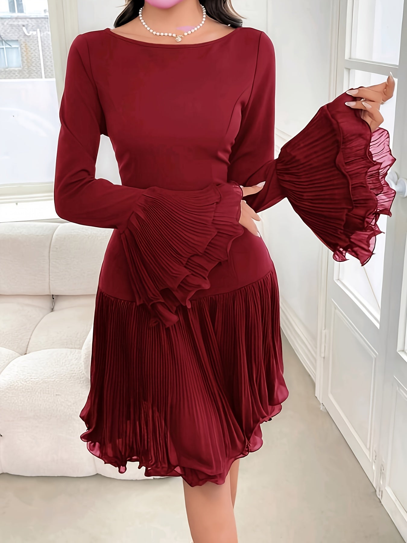 Robe Plissée Slim-Fit avec Ourlet à Volants et Poignets