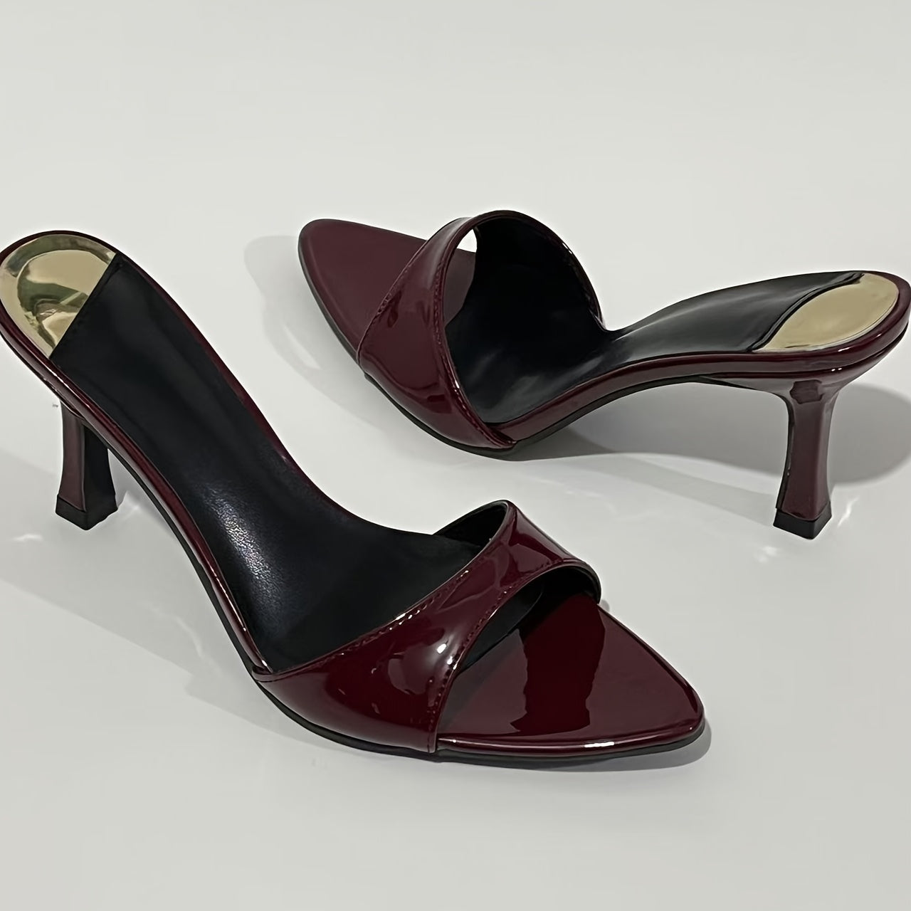 Sandales à talons aiguilles noires et rouges pour femmes – talon haut, bout ouvert, slip-on, dessus synthétique, semelle TPR, chaussures confortables et stylées