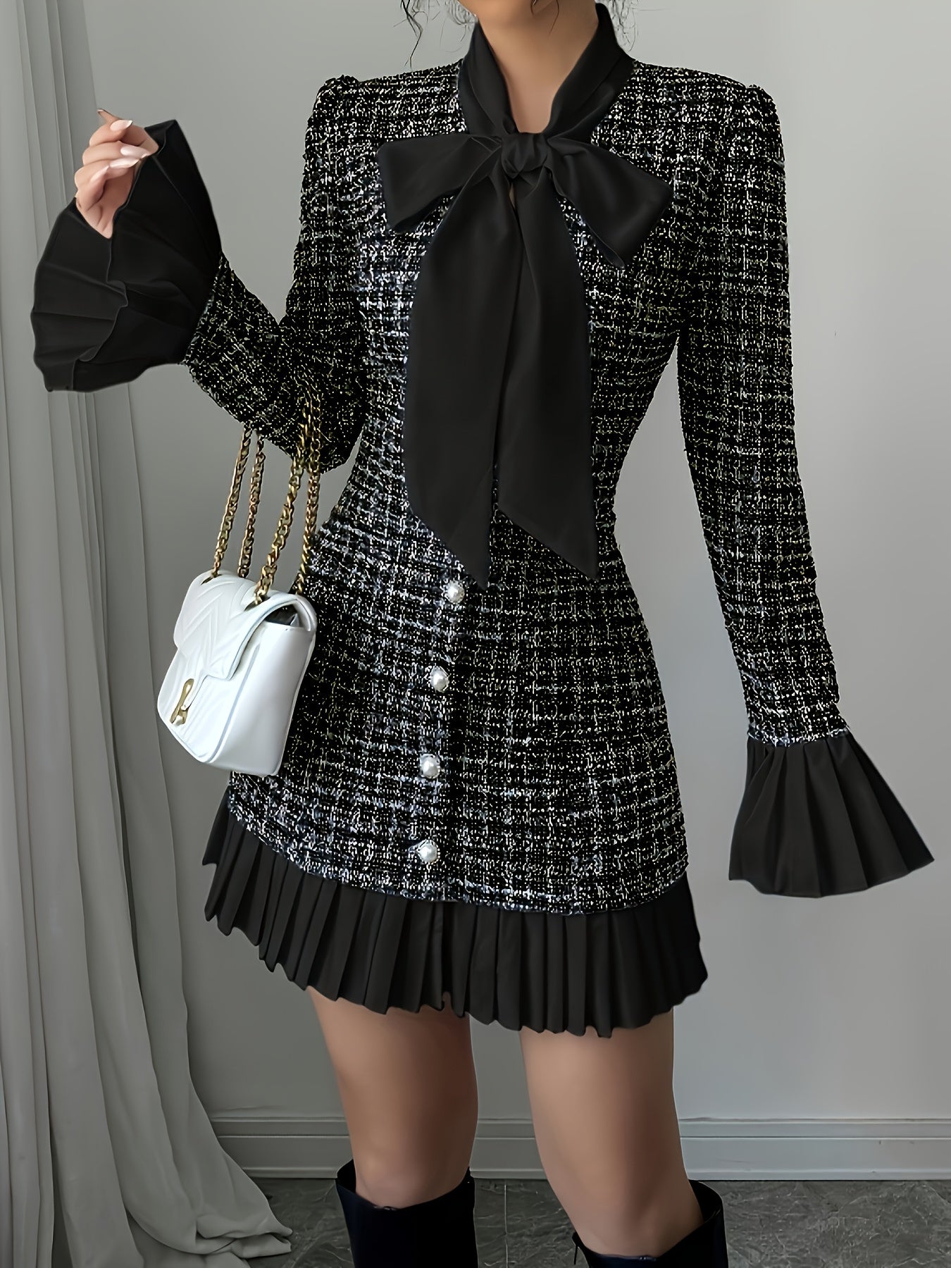 Robe courte élégante à carreaux pour femme – Col lavallière avec nœud, manches à volants, style chic et raffin