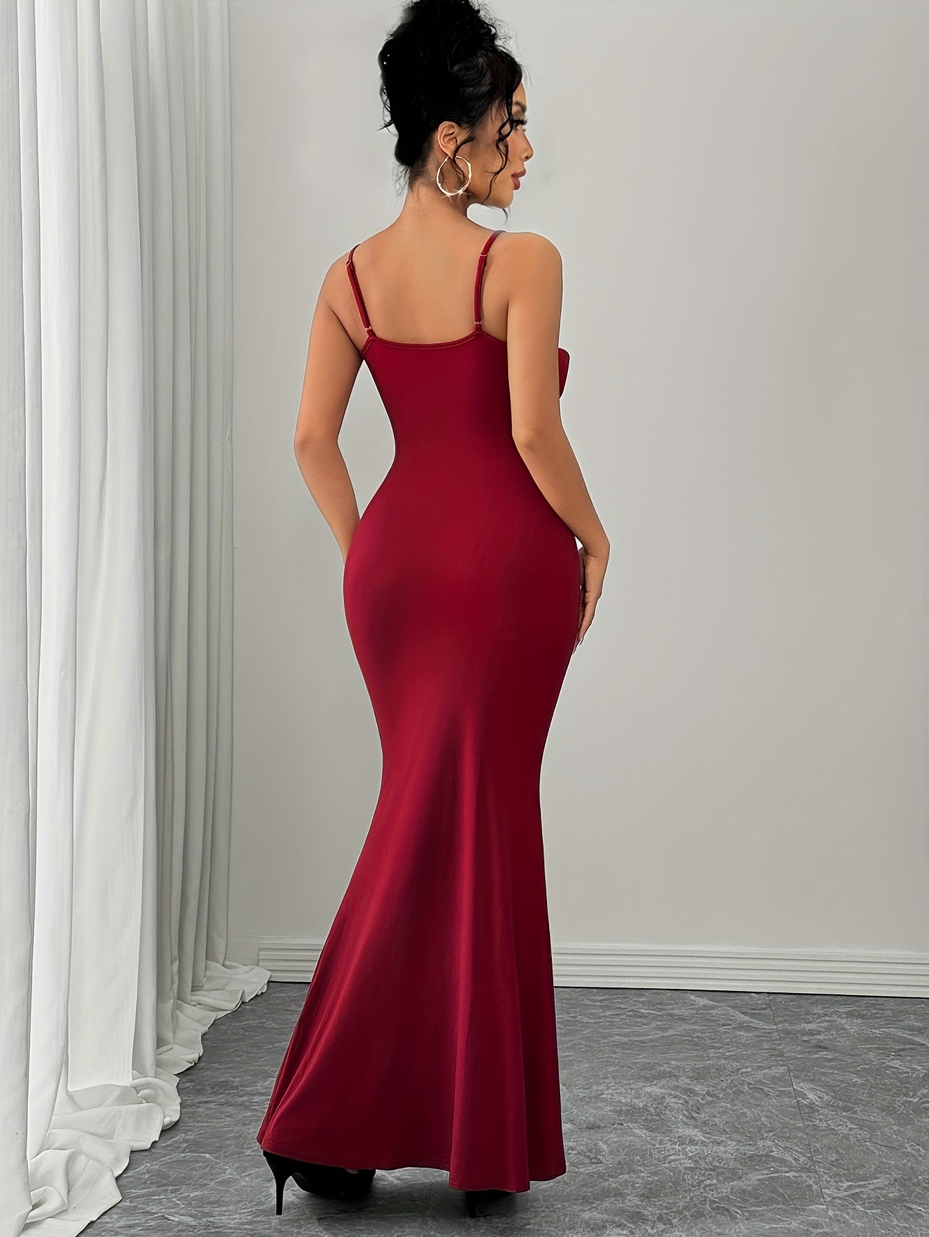 Ladies' Fashionable Temperament Red Bodycon Dress with Large Floral Design | Crew Neck, Solid Color, Suitable for All Seasons.