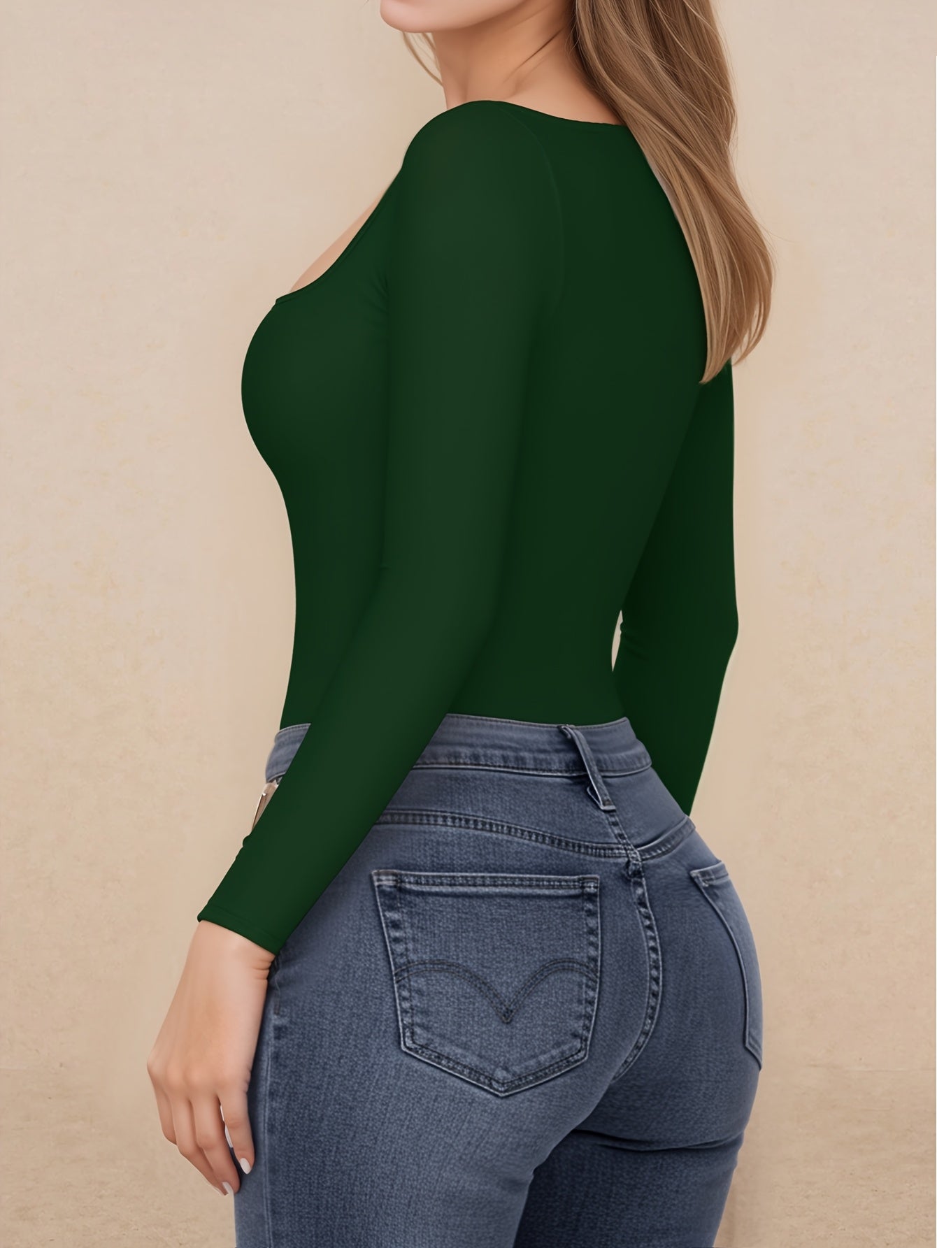 Body femme à col carré, couleur unie, manches longues. Coupe sexy et élégante, pièce unique idéale pour toutes les occasions