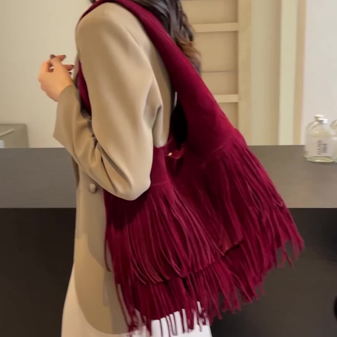 Sac Cabas Femme  Bordeaux à Franges avec Fermeture Éclair et Détails à Franges – Sac à Main Style Tote, Bandoulière Fixe, Sans Fermeture Supplémentaire – Couleurs : Café / Marron / Noir / Bleu Marine / Bordeaux