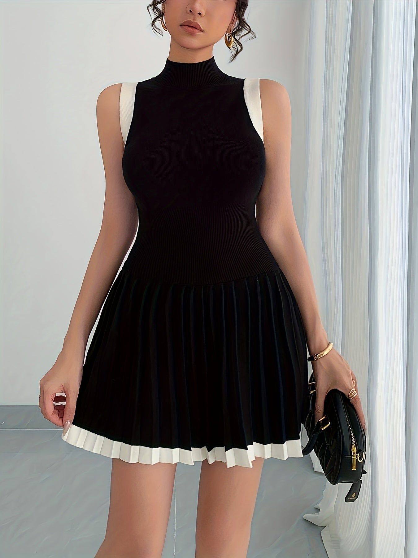 Robe Femme Élégante Sans Manches Col Haut — Mini Robe Noire Côtelée avec Bordure Blanche, Taille Cintrée et Jupe Évasée, Parfaite pour Printemps/Été/Automne, Style Adorable et Sophistiqué