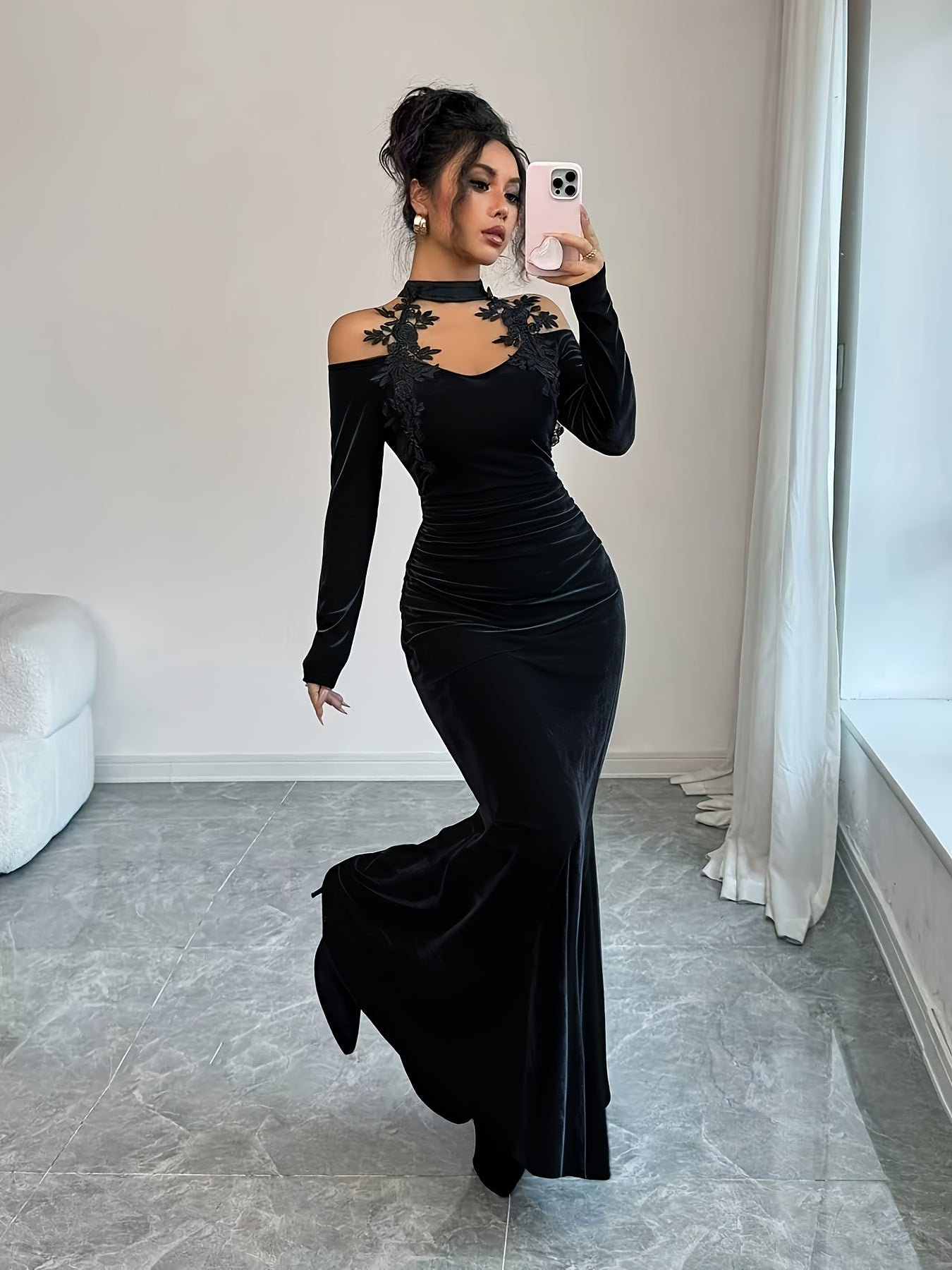 Elegant Velvet Halter Neck Strapless Dress with Embroidered Floral Details | V-Neck, A-Line Mermaid Skirt, Pleated Waist, Suitable for Street Dates, Daily, Parties