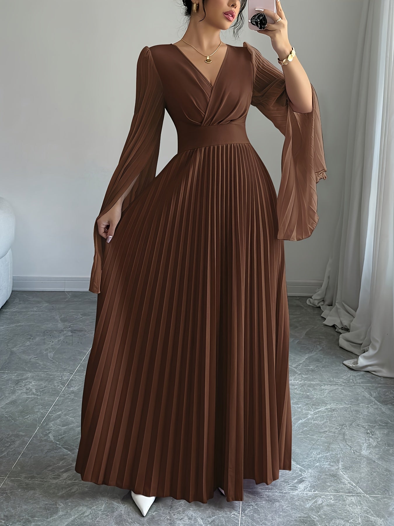 Elegant Long-Sleeve V-Neck Pleated Maxi Dress for Women, Perfect for Spring And Summer.